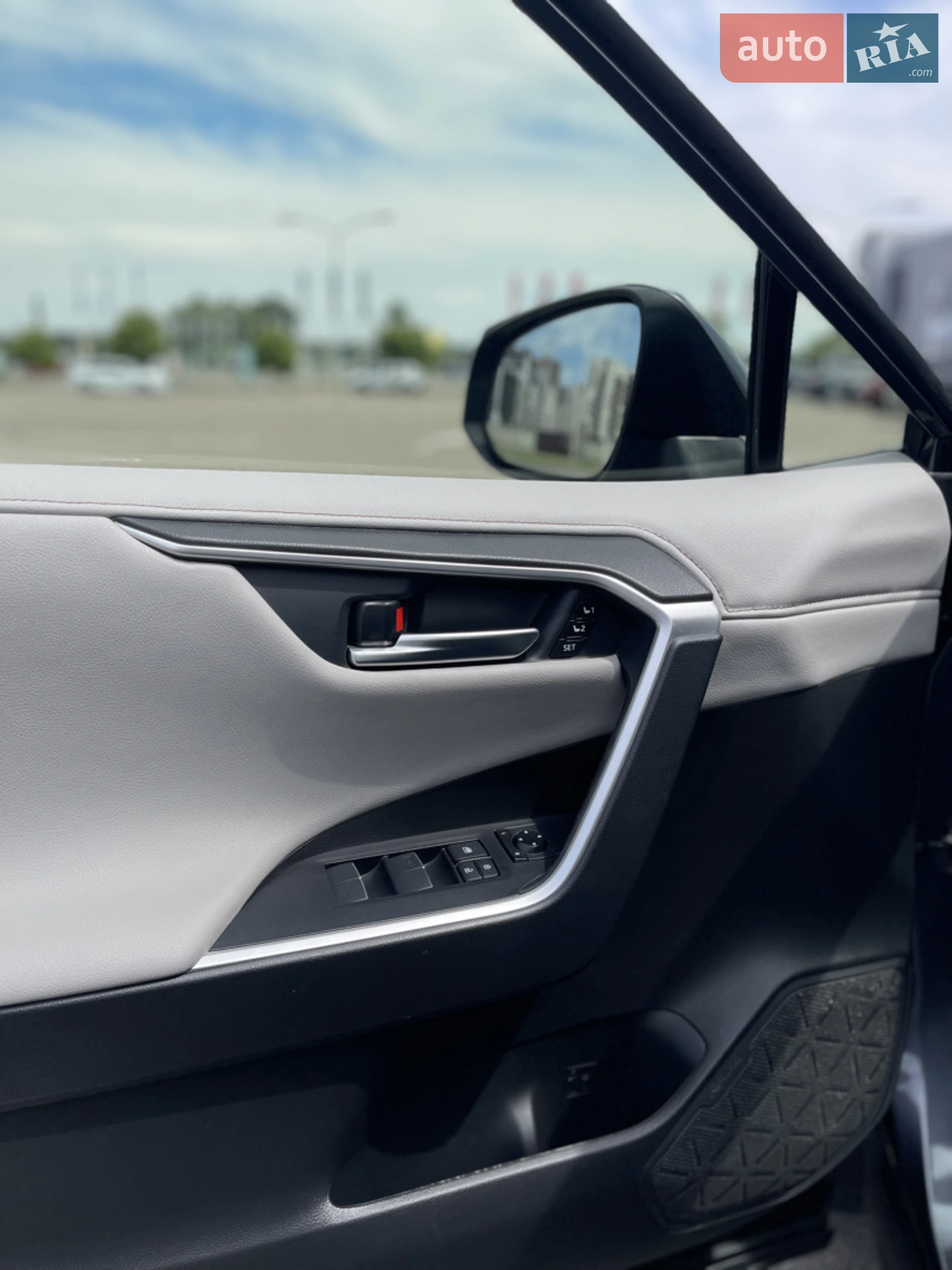 2019 Toyota RAV 4 - мініатюра 17