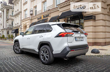 Внедорожник / Кроссовер Toyota RAV4 2022 в Киеве