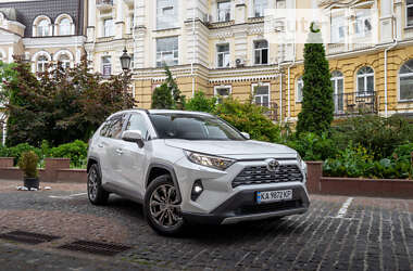 Внедорожник / Кроссовер Toyota RAV4 2022 в Киеве