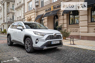 Внедорожник / Кроссовер Toyota RAV4 2022 в Киеве