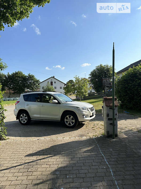 Внедорожник / Кроссовер Toyota RAV4 2011 в Львове