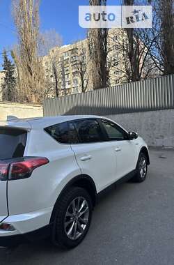 Внедорожник / Кроссовер Toyota RAV4 2016 в Киеве