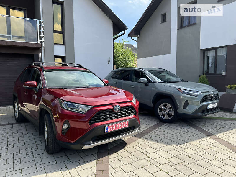 Позашляховик / Кросовер Toyota RAV4 2020 в Надвірній