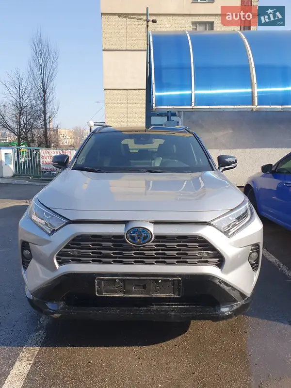 Позашляховик / Кросовер Toyota RAV4 2020 в 