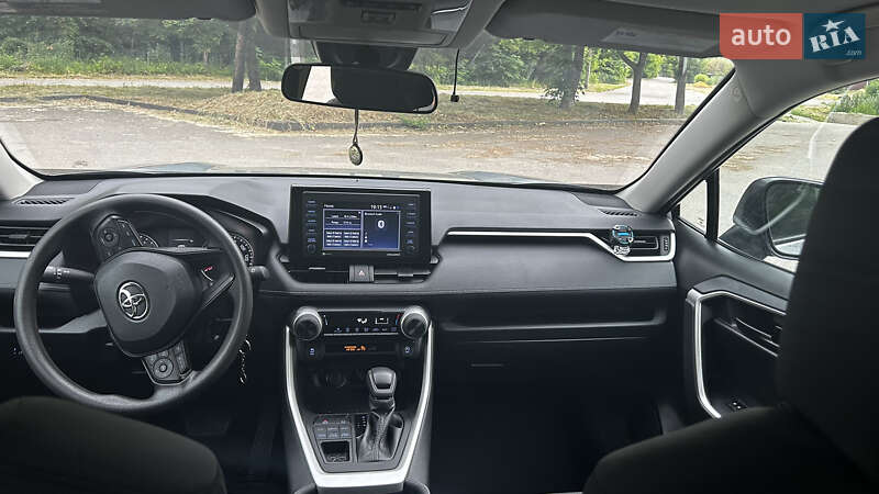 Позашляховик / Кросовер Toyota RAV4 2021 в Полтаві