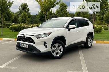 Внедорожник / Кроссовер Toyota RAV4 2020 в Львове