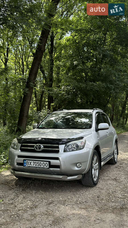 Внедорожник / Кроссовер Toyota RAV4 2006 в 