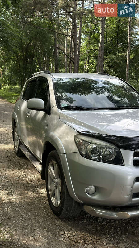 Внедорожник / Кроссовер Toyota RAV4 2006 в Каменец-Подольском