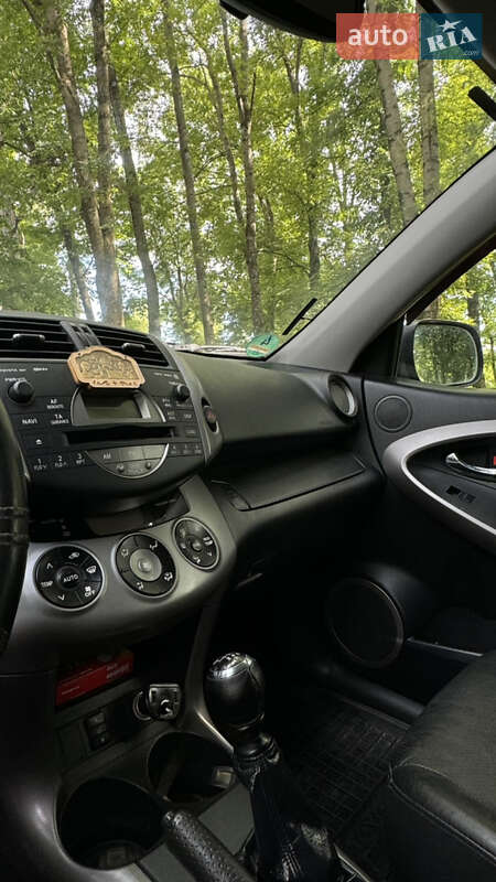 Внедорожник / Кроссовер Toyota RAV4 2006 в Каменец-Подольском