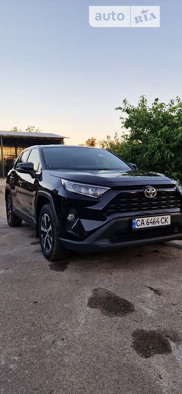 Внедорожник / Кроссовер Toyota RAV4 2020 в Черкассах