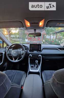 Внедорожник / Кроссовер Toyota RAV4 2020 в Черкассах