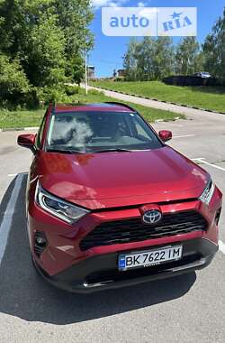 Внедорожник / Кроссовер Toyota RAV4 2021 в Ровно