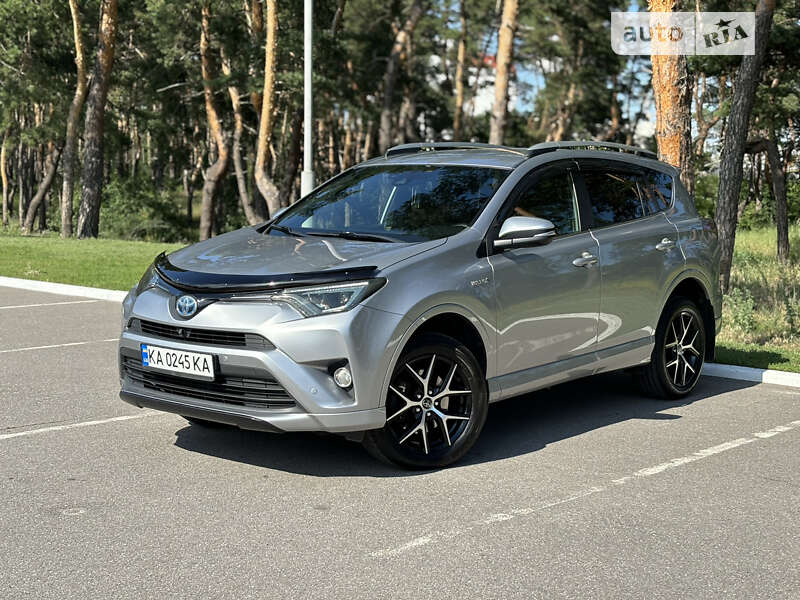 Позашляховик / Кросовер Toyota RAV4 2016 в Києві