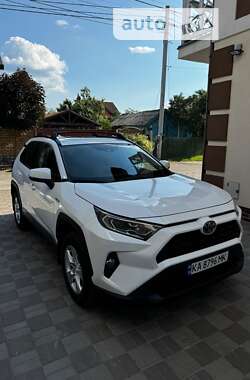 Внедорожник / Кроссовер Toyota RAV4 2019 в Киеве