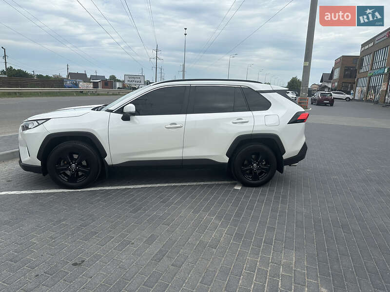Внедорожник / Кроссовер Toyota RAV4 2020 в Виннице