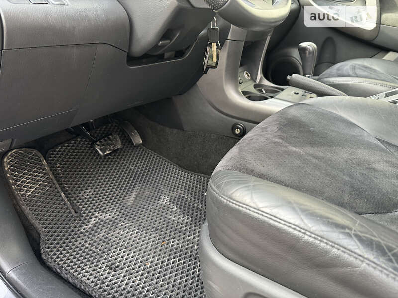 Внедорожник / Кроссовер Toyota RAV4 2011 в Виннице