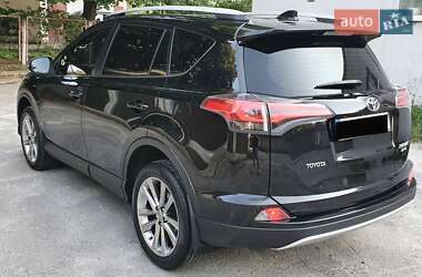 Позашляховик / Кросовер Toyota RAV4 2016 в Харкові