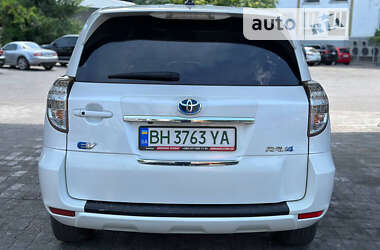 Внедорожник / Кроссовер Toyota RAV4 2012 в 