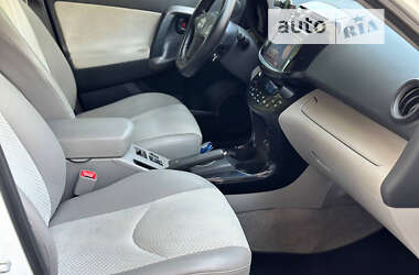 Внедорожник / Кроссовер Toyota RAV4 2012 в 
