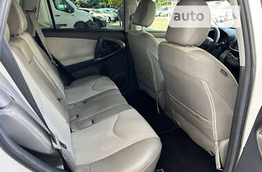 Внедорожник / Кроссовер Toyota RAV4 2012 в 