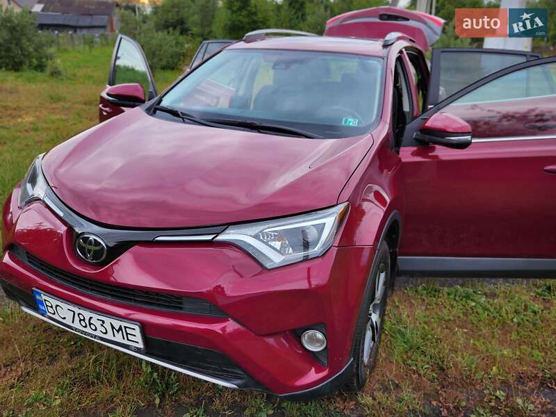 Внедорожник / Кроссовер Toyota RAV4 2017 в Шептицькому
