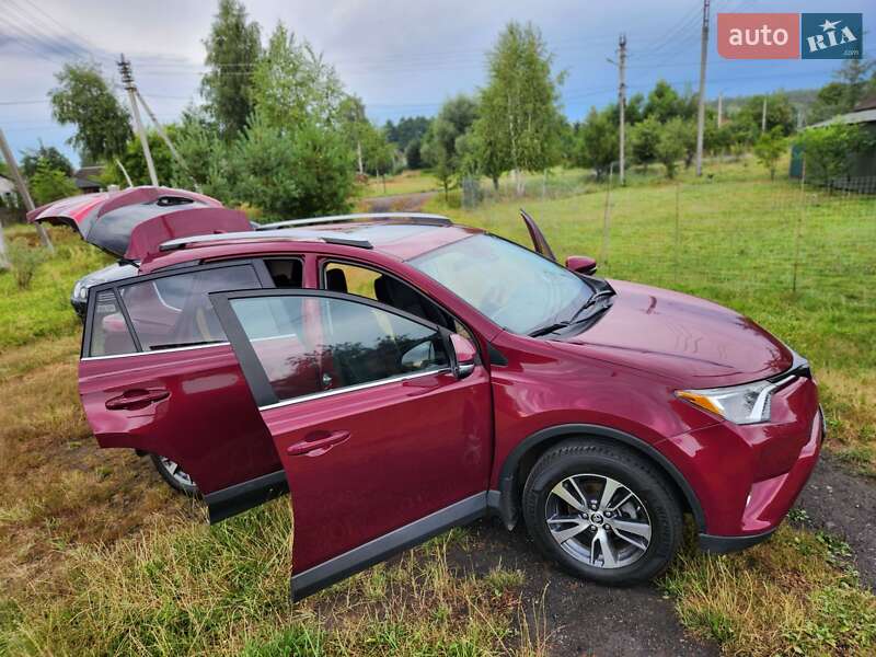 Внедорожник / Кроссовер Toyota RAV4 2017 в Шептицькому