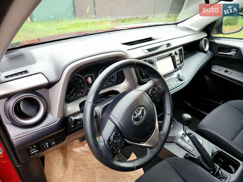 Внедорожник / Кроссовер Toyota RAV4 2017 в Шептицькому