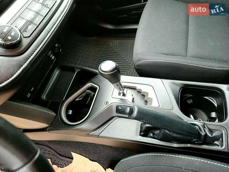 Внедорожник / Кроссовер Toyota RAV4 2017 в Шептицькому