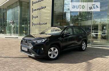 Внедорожник / Кроссовер Toyota RAV4 2021 в Киеве