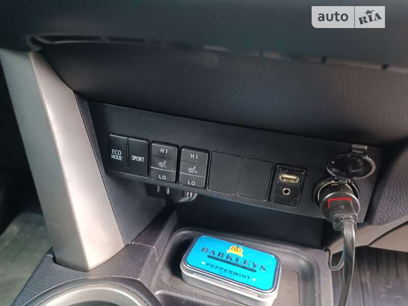 Позашляховик / Кросовер Toyota RAV4 2018 в Рівному