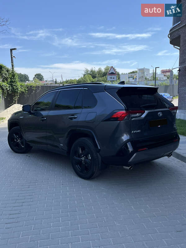 Внедорожник / Кроссовер Toyota RAV4 2021 в Львове