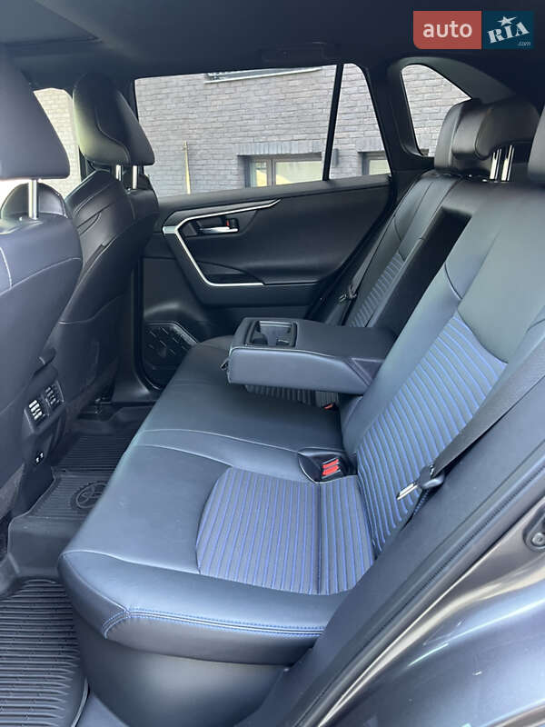 Внедорожник / Кроссовер Toyota RAV4 2021 в Львове