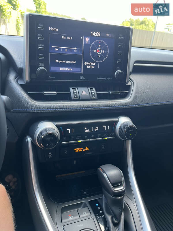 Внедорожник / Кроссовер Toyota RAV4 2021 в Львове