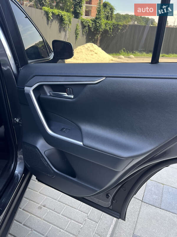 Внедорожник / Кроссовер Toyota RAV4 2021 в Львове