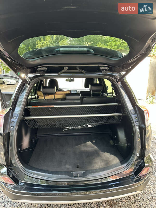 Позашляховик / Кросовер Toyota RAV4 2017 в Одесі