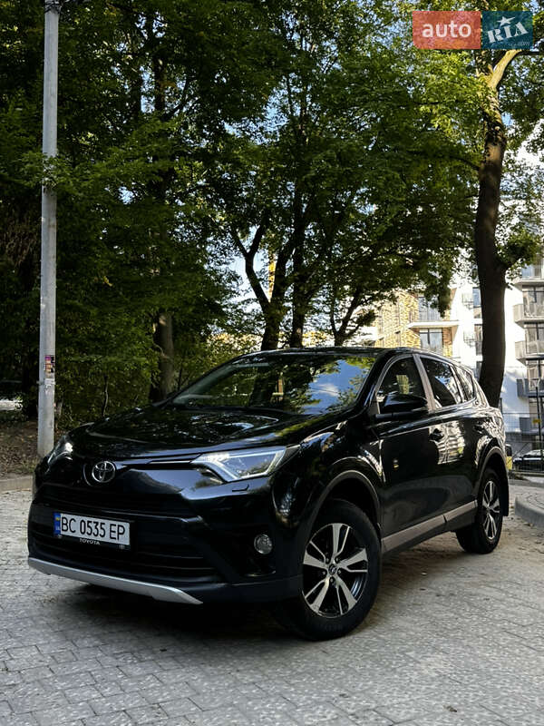 Позашляховик / Кросовер Toyota RAV4 2016 в Львові