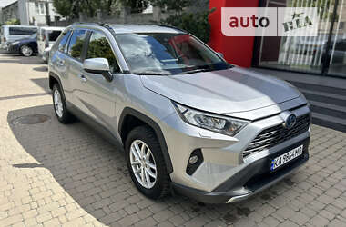 Внедорожник / Кроссовер Toyota RAV4 2020 в Киеве