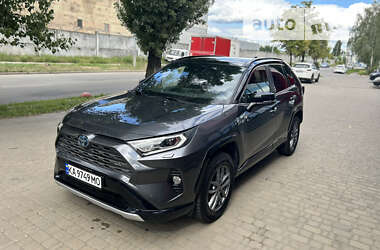 Позашляховик / Кросовер Toyota RAV4 2020 в Києві