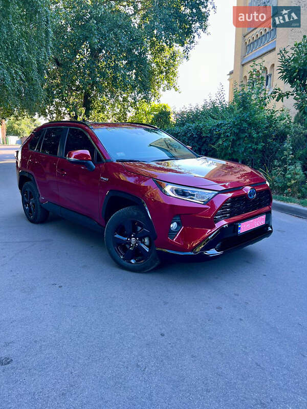 Позашляховик / Кросовер Toyota RAV4 2021 в Фастові