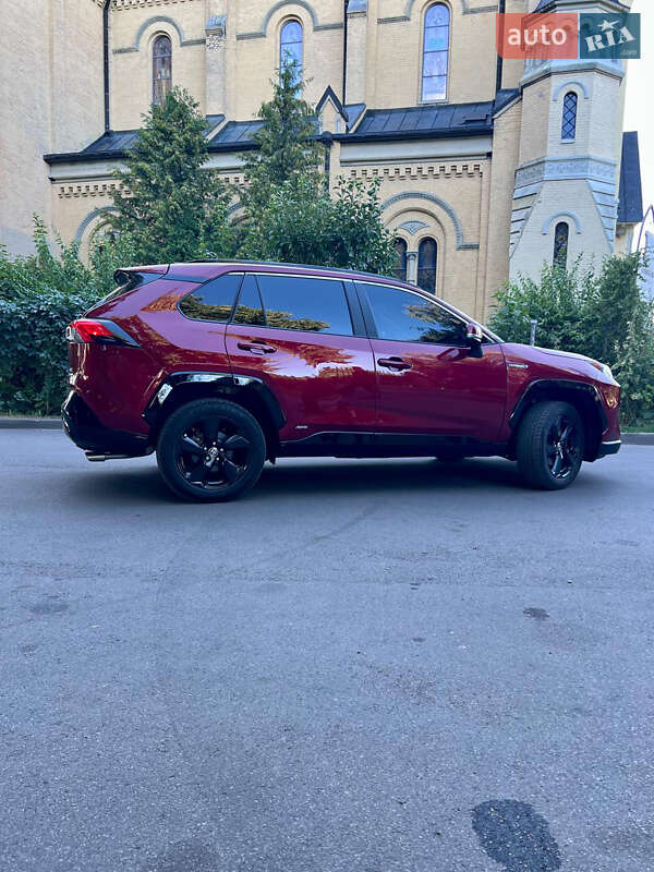 Позашляховик / Кросовер Toyota RAV4 2021 в Фастові