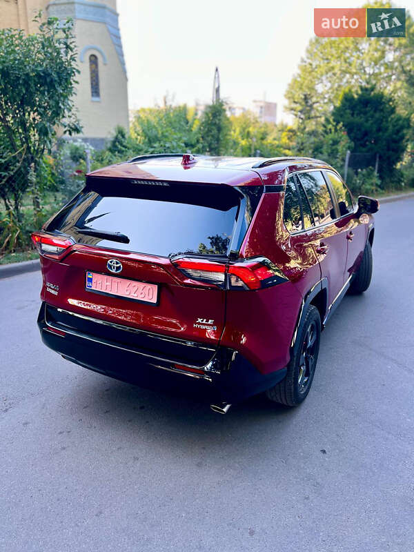 Позашляховик / Кросовер Toyota RAV4 2021 в Фастові