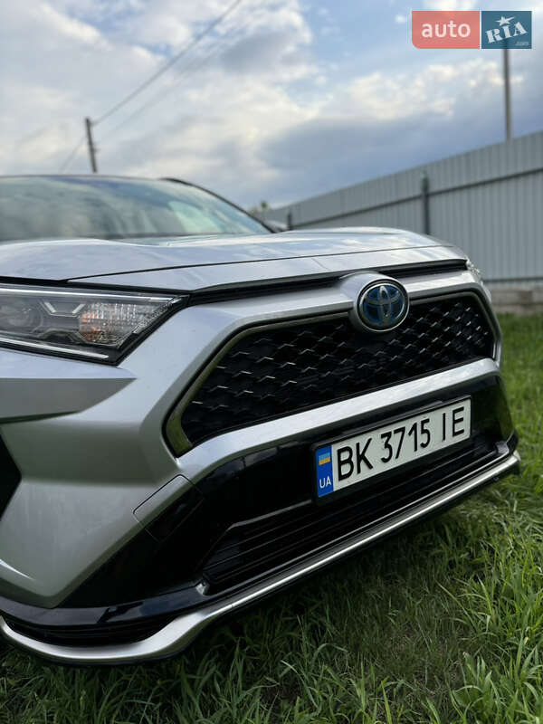 Внедорожник / Кроссовер Toyota RAV4 2021 в Ровно