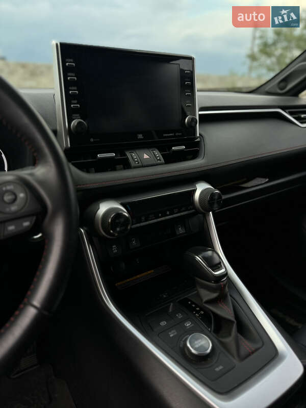 Внедорожник / Кроссовер Toyota RAV4 2021 в Ровно