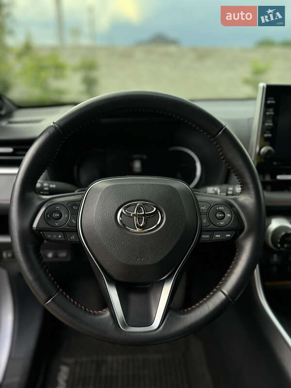 Внедорожник / Кроссовер Toyota RAV4 2021 в Ровно