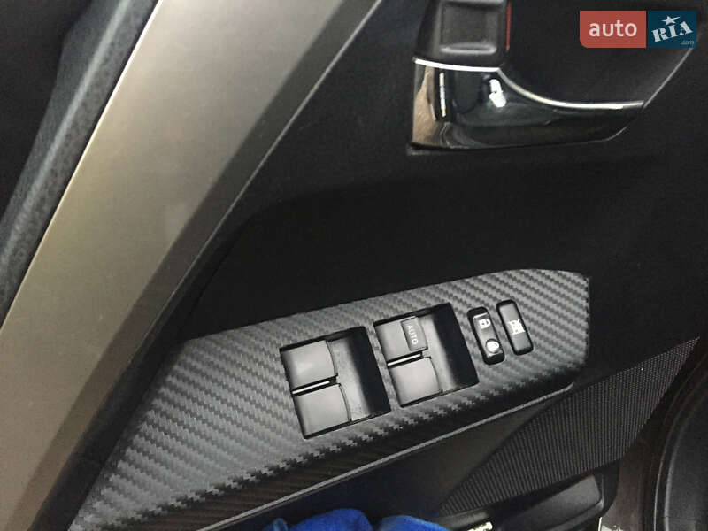 Позашляховик / Кросовер Toyota RAV4 2015 в Гайсину