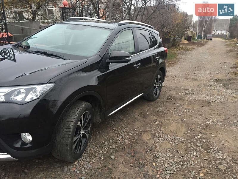 Позашляховик / Кросовер Toyota RAV4 2015 в Гайсину