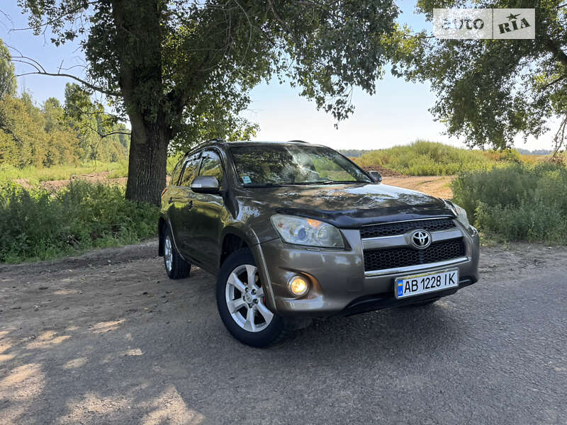 Позашляховик / Кросовер Toyota RAV4 2010 в Мені
