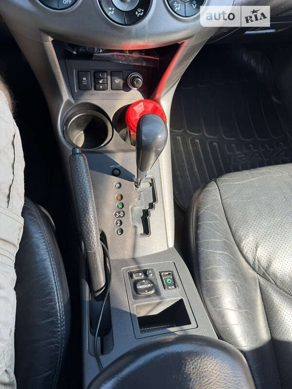 Позашляховик / Кросовер Toyota RAV4 2010 в Мені