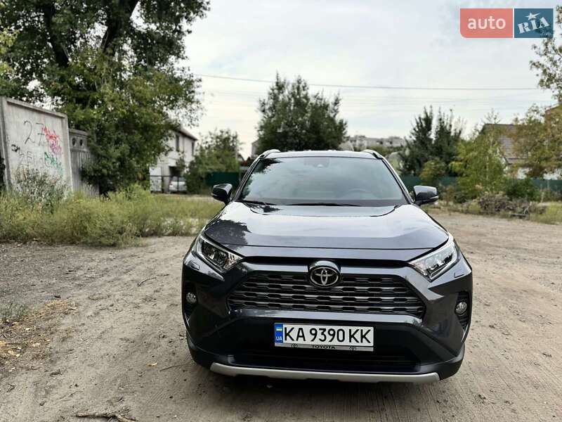 Внедорожник / Кроссовер Toyota RAV4 2021 в Сумах