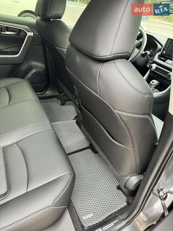Внедорожник / Кроссовер Toyota RAV4 2021 в Сумах
